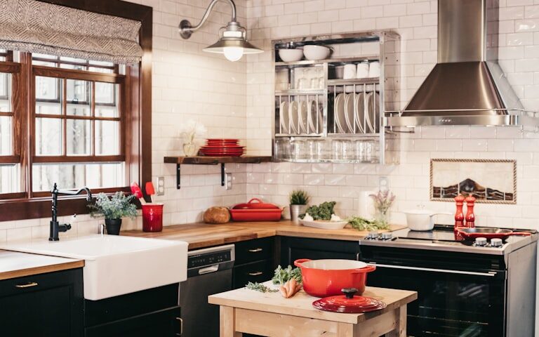 10 Kitchen Backsplash Trends That Are Defining 2026