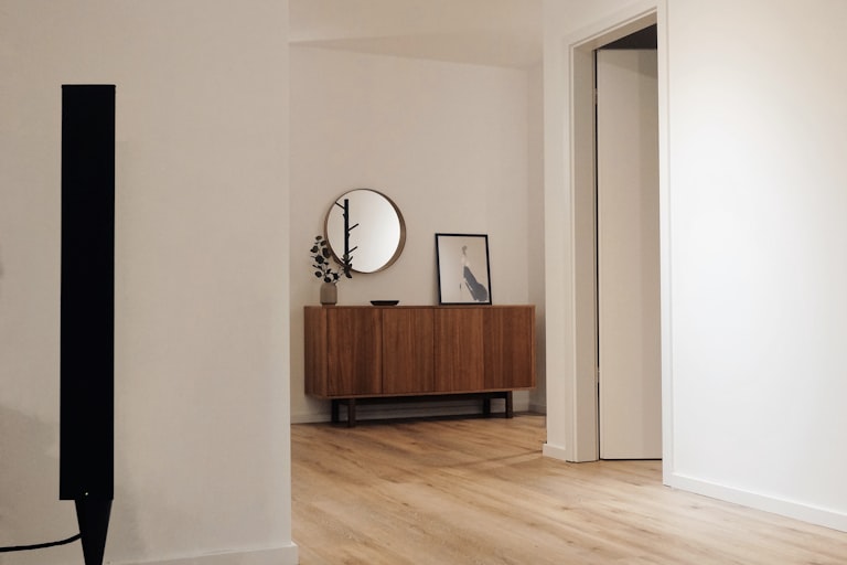 Hardwood vs. Laminate Flooring: Which Is Right for Your Home? 3 Hardwood vs Laminate Flooring durability in high-traffic areas