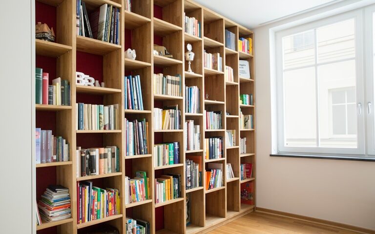How to Style a Bookshelf: 7 Designer Tricks That Work in Any Home