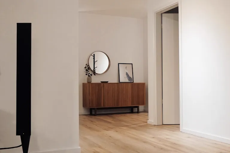 Hardwood vs. Laminate Flooring: Which Is Right for Your Home? 3 Hardwood vs Laminate Flooring durability in high-traffic areas